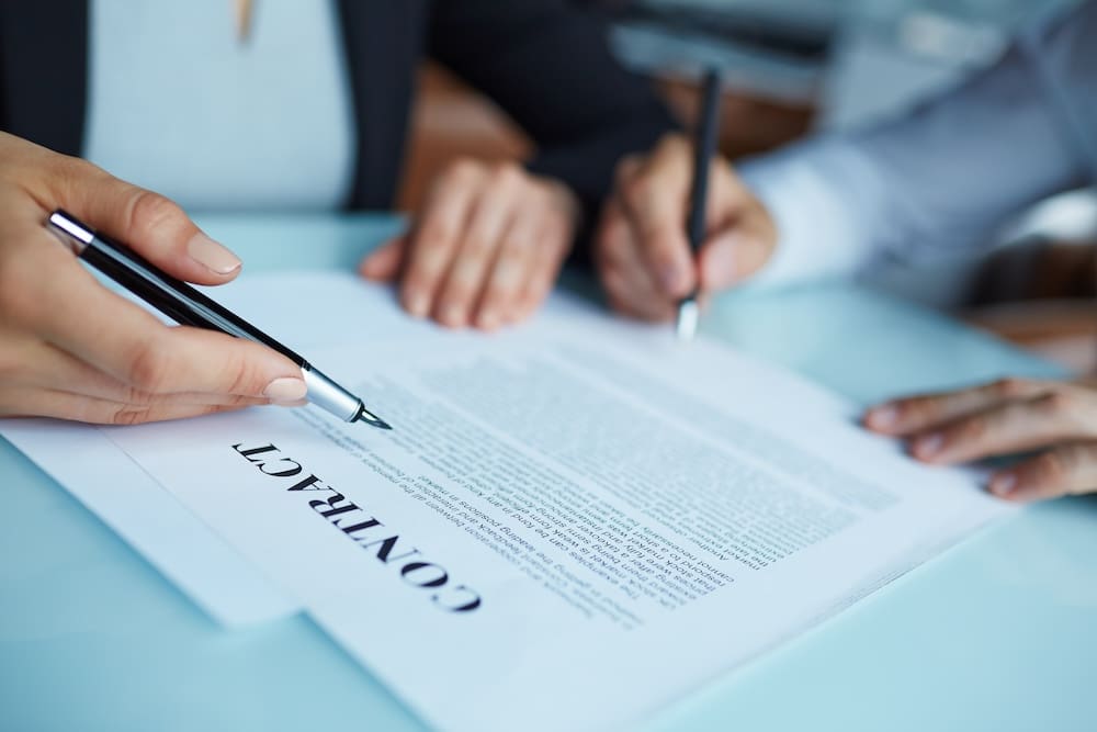 people signing a contract
